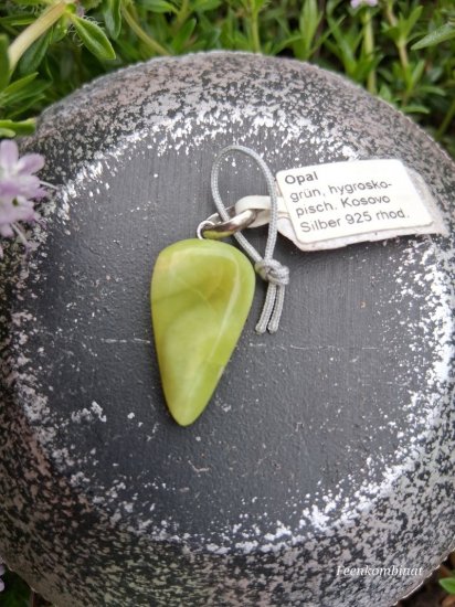 Opal - grün- Anhänger - 2,5cm - Kosovo - zum Schließen ins Bild klicken