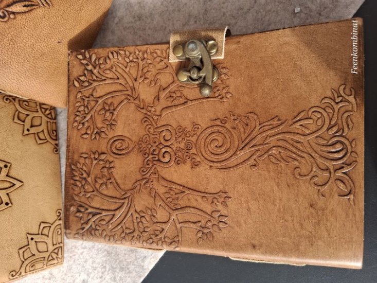 Notizbuch »Baumgöttin« - zum Schließen ins Bild klicken